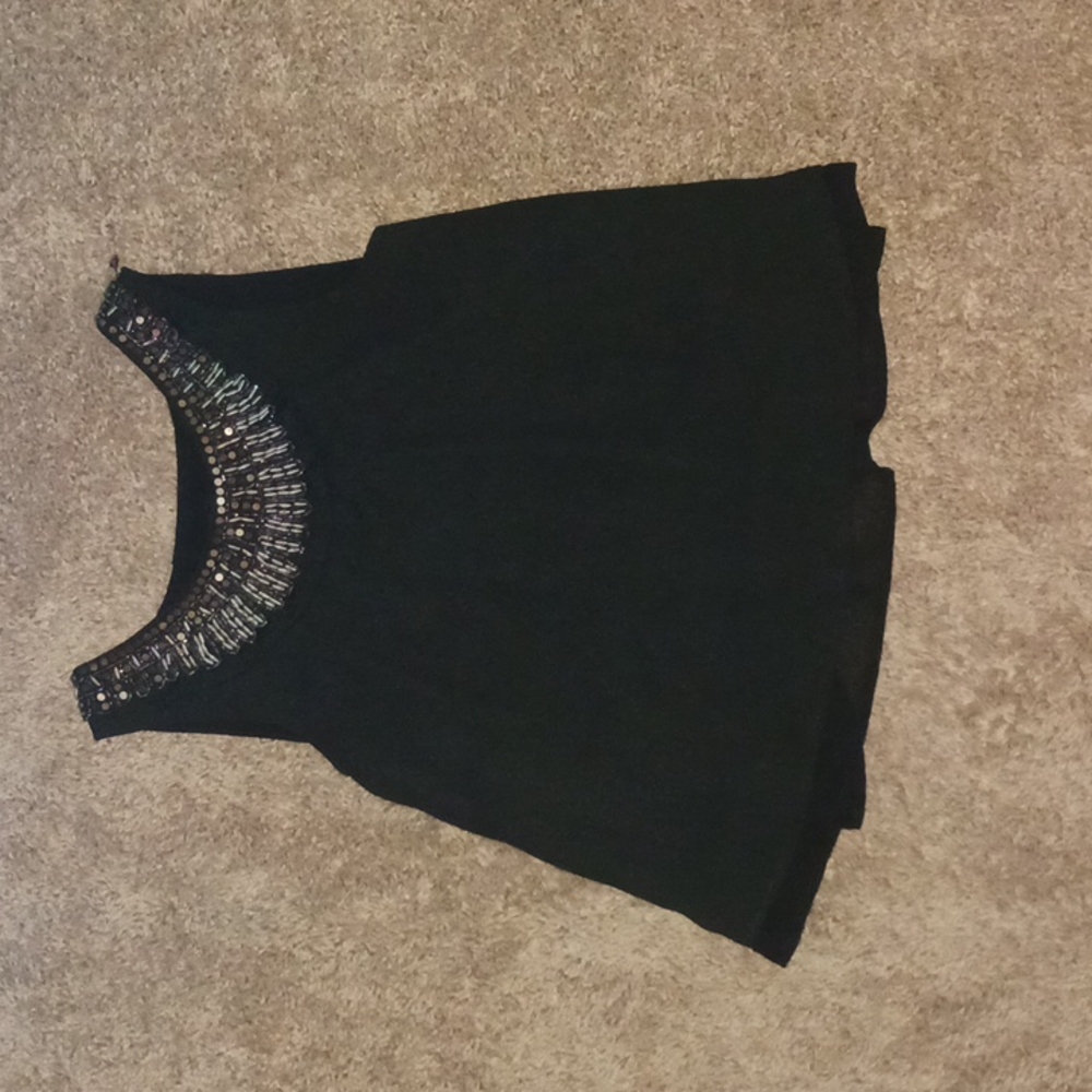 Black sleevless crop top
